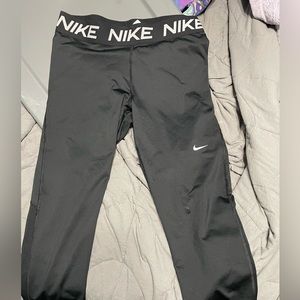 Nike pro capri leggings